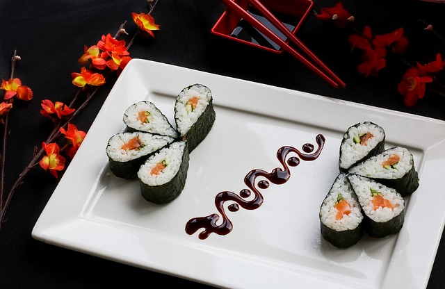 sushi japonské jídlo